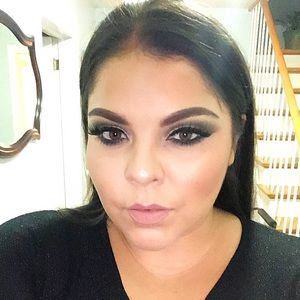 Meet your Posher, Flavia